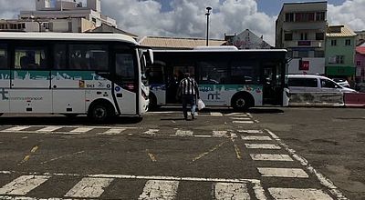 Transports : de nombreux bus à l'arrêt, les navettes maritimes à quai