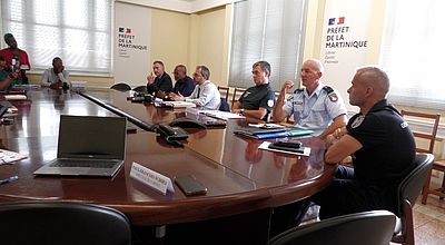 Fort-de-France : après le triple meurtre, l’État réagit