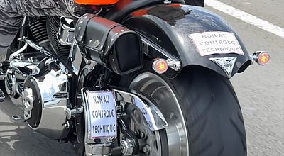 video | Contrôle technique des motos : un convoi contre la réforme