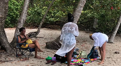 Baignade : comment éviter les vols à la plage ?