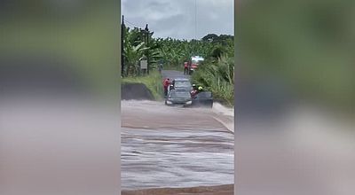 Bloqué par la montée des eaux, un automobiliste hélitreuillé