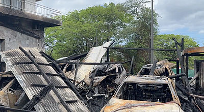 video | RCI : un incendie détruit 7 véhicules
