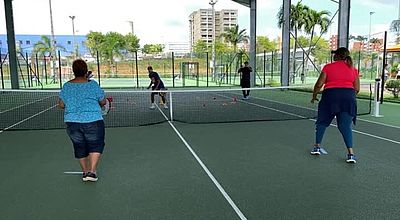 Tennis santé : le sport pour vivre mieux et longtemps