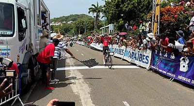 1ère étape du tour cycliste : la guadeloupe fait coup double