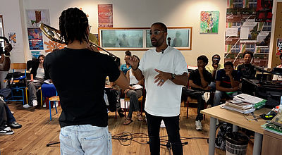 Classe de musique : Ludovic Louis assure la transmission au Lycée de Bellevue