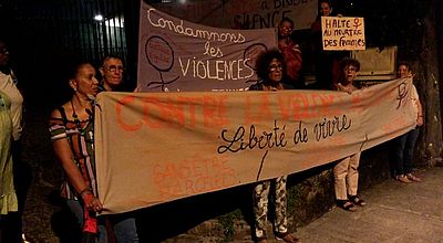Féminicide au Gros-Morne : rassemblement militant devant la gendarmerie