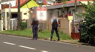 Un jeune homme de 18 ans mortellement poignardé au Robert