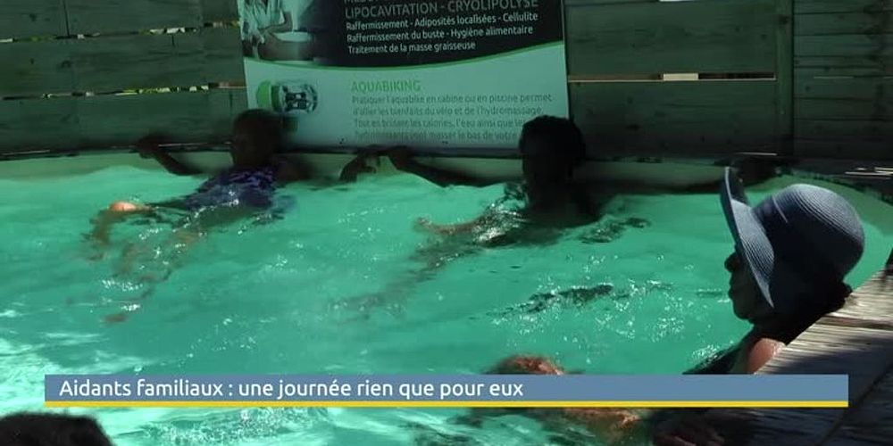 La piscine rien que pour eux La piscine rien que pour eux
