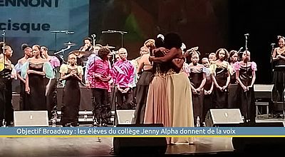 video | Objectif Broadway : les élèves du collège Jenny Alpha donnent de la voix
