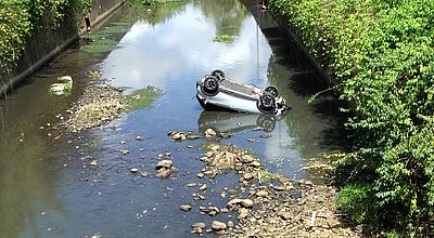 video | Accident : une voiture termine sa course au fond du canal Levassor